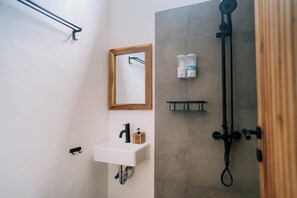 Standard Double Room | Bathroom