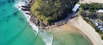 Sunrise 2-bedroom villa - a stone's throw from the beach