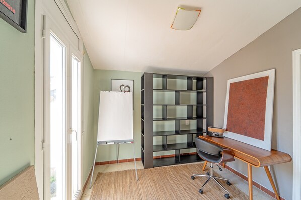 Unclassified image, 1 of 35, button