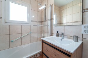 Unclassified image, 4 of 35, button