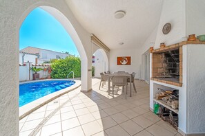 Unclassified image, 3 of 35, button