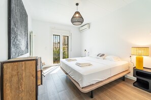 4 bedrooms, iron/ironing board, free WiFi, bed sheets