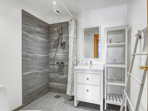 Bathroom - "Øthulf" - 200m from the sea by Interhome (Væggerløse)