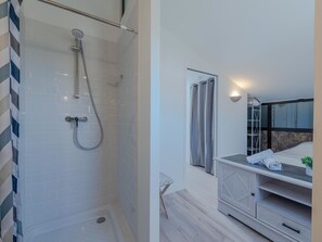Bathroom - Pine's Mansion by Interhome (Le Barcarès)