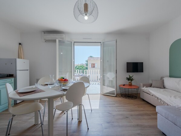 Dining - Pine's Mansion by Interhome (Le Barcarès)