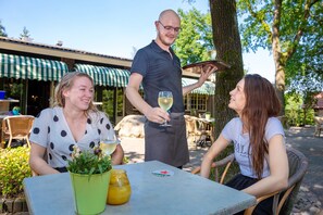 House | Outdoor dining - Scenic Retreat by the Lake (Hoge Hexel)