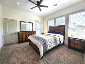 2 bedrooms, desk, iron/ironing board, free WiFi