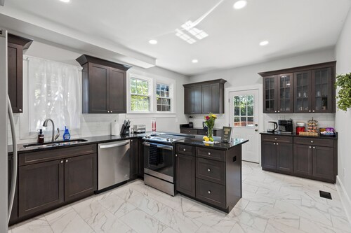 Hot Tub, Beautifully Renovated Historic Home in the Heart of the Bourbon Trail