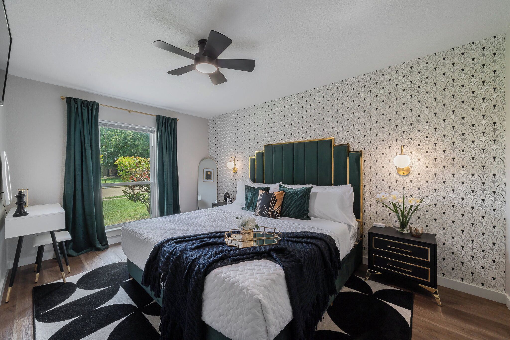 4 camere, una scrivania, ferro/asse da stiro, culla da viaggio