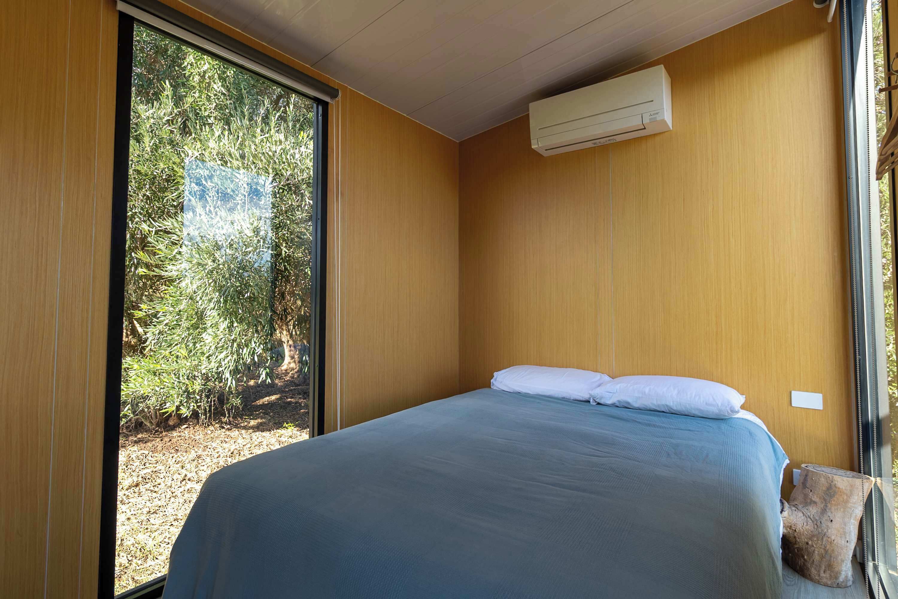 1 bedroom, bed sheets