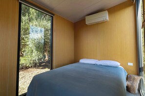 1 bedroom, bed sheets - Pedlar Creek Tiny House by Tiny Away (McLaren Vale)