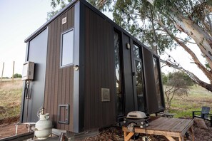Property grounds - Pedlar Creek Tiny House by Tiny Away (McLaren Vale)