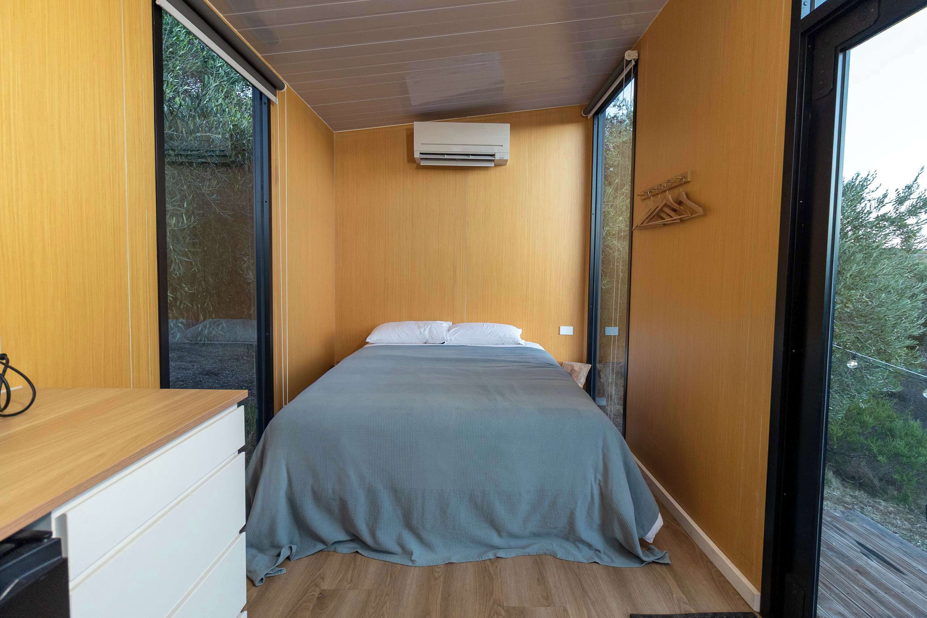 1 dormitori i roba de llit 