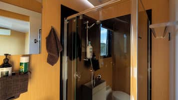 Doccia, asciugacapelli, asciugamani