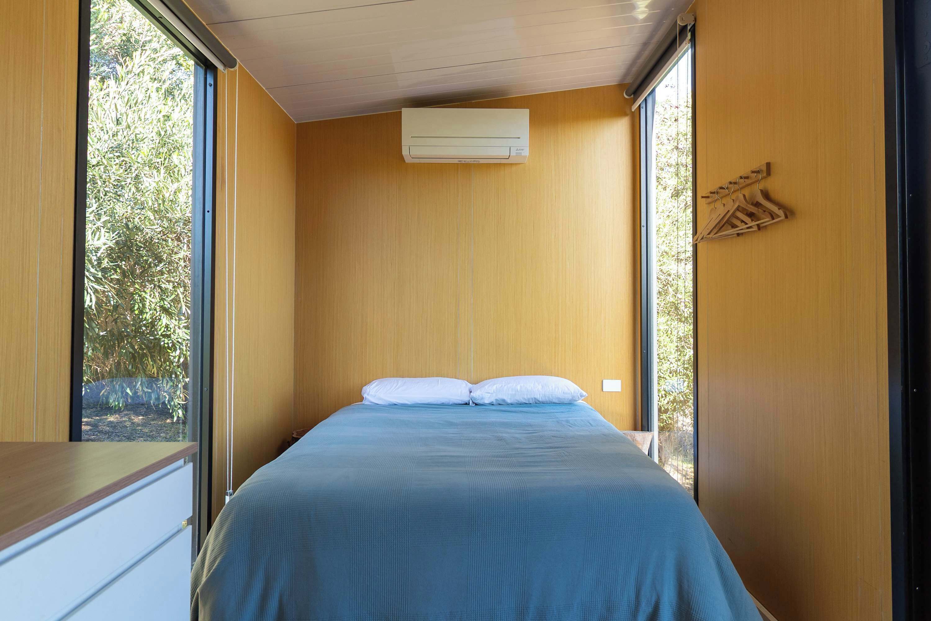 1 bedroom, bed sheets