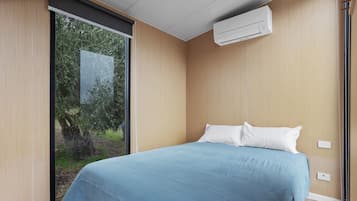 1 bedroom, bed sheets