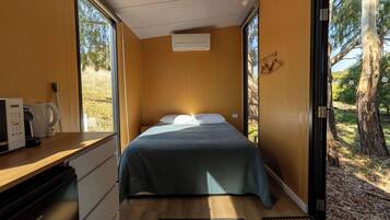 1 bedroom, bed sheets