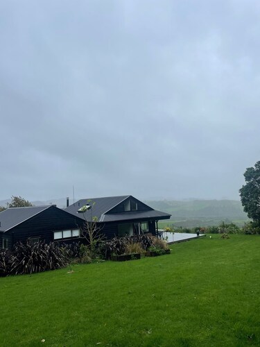 Tranquil retreat in close proximity to Auckland