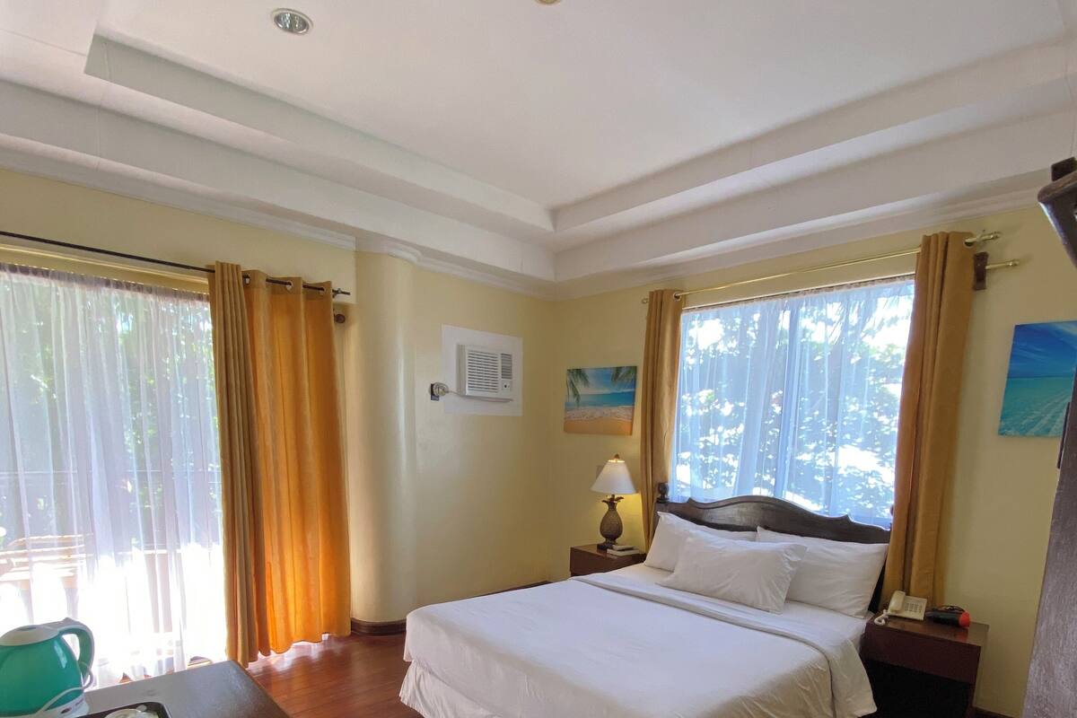 Deluxe Room, Sea View | Room amenity