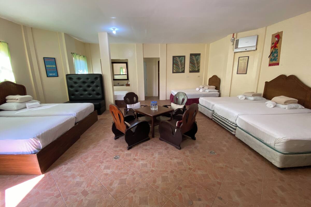 Family Room, Garden View | Room amenity