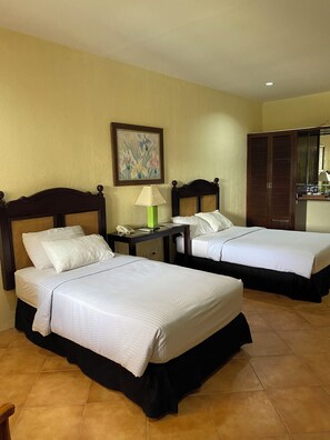 Superior Δωμάτιο, Θέα στην Πισίνα | Μοναδική διακόσμηση, μοναδική επίπλωση, γραφείο 