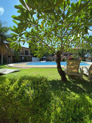 2 εξωτερικές πισίνες