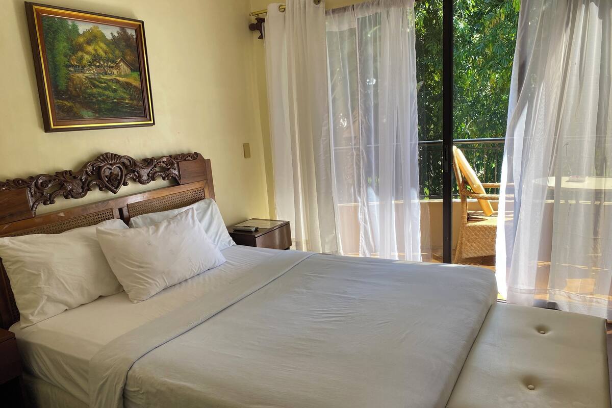 Deluxe Room, Resort View | Room amenity