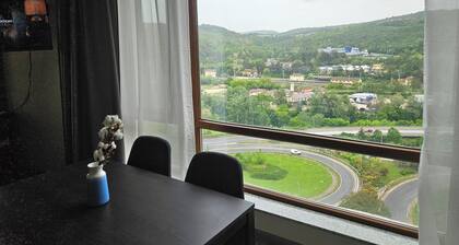 Beautiful apartment with a big balcony and a great mountain view.