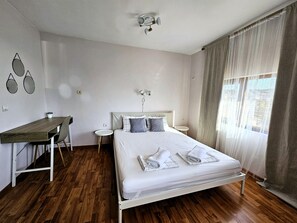 1 slaapkamer, een bureau, gratis wifi, beddengoed