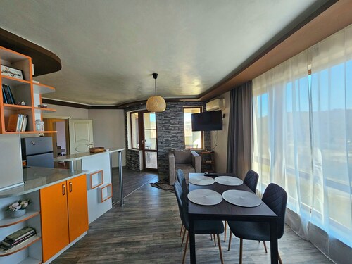 Beautiful apartment with a big balcony and a great mountain view. 