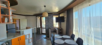 Beautiful apartment with a big balcony and a great mountain view. 