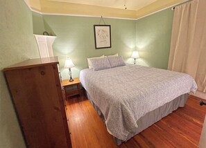 2 habitaciones, tabla de planchar con plancha, wifi y ropa de cama 