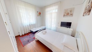 2 bedrooms, iron/ironing board, free WiFi, bed sheets