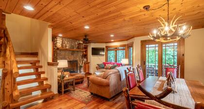 Mountain Retreat - walk to Main Street