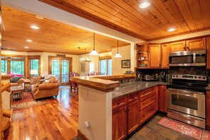 Interior - Mountain Retreat - walk to Main Street (Lake Placid)