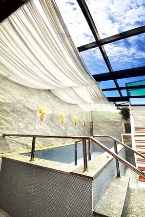 Private pool