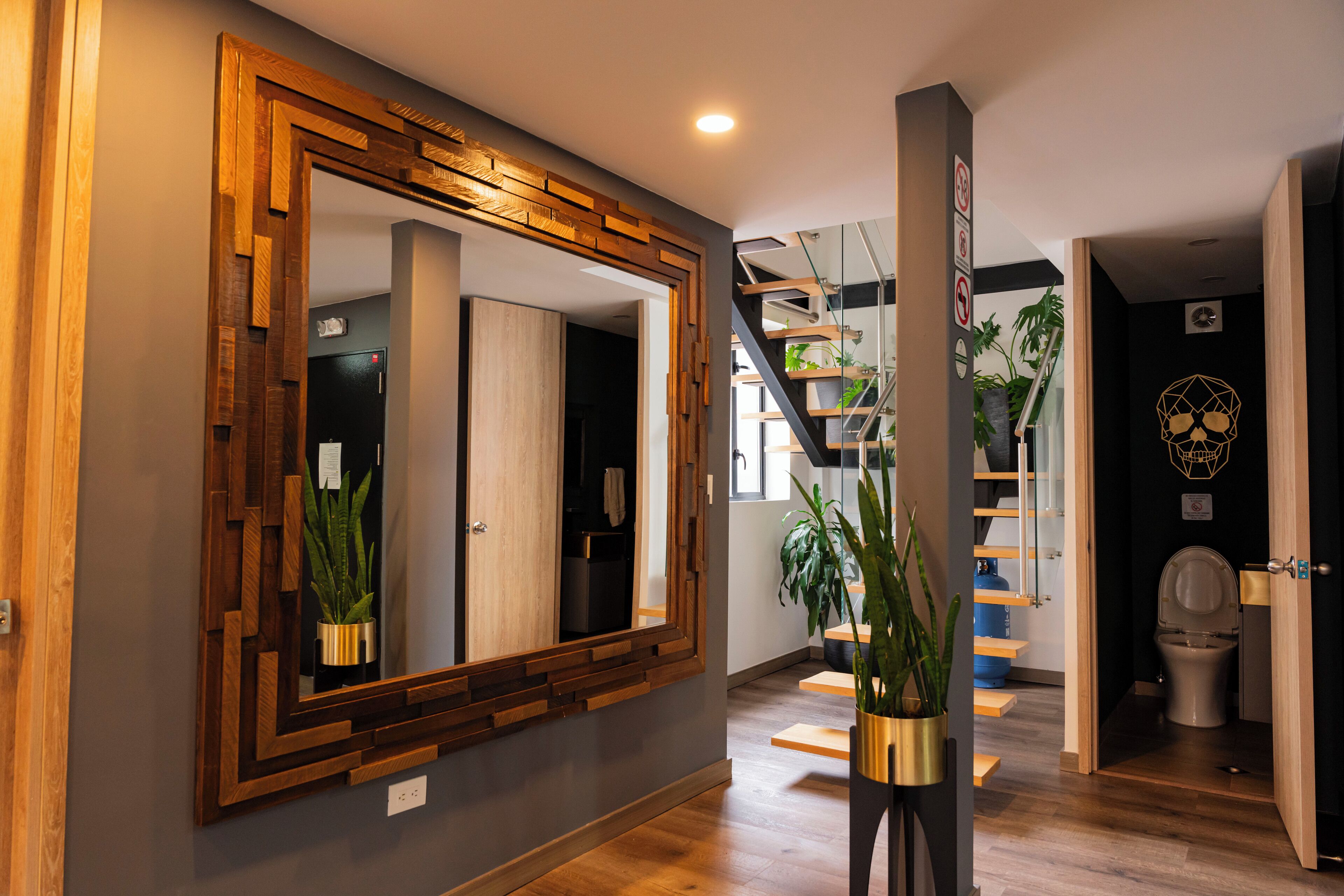 المنشأة من الداخل