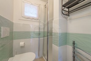 Douche, sèche-cheveux