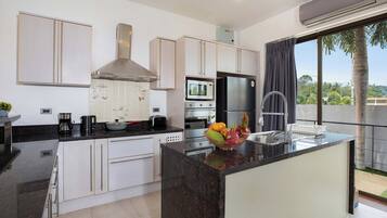 Design Villa, 3 Bedrooms, Garden View | Private kitchen | Fridge, microwave, oven, stovetop