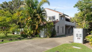 Exterior - Shivas Byron - 2 - 3 Somerset Street (Byron Shire)