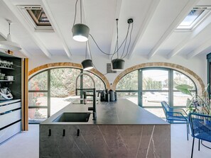 Réfrigérateur, micro-ondes, four, lave-vaisselle