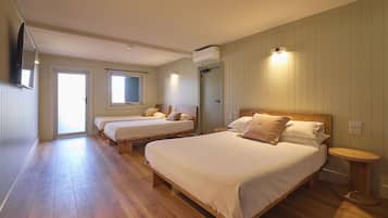 Verdunkelungsvorhänge, schallisolierte Zimmer, Bügeleisen/Bügelbrett