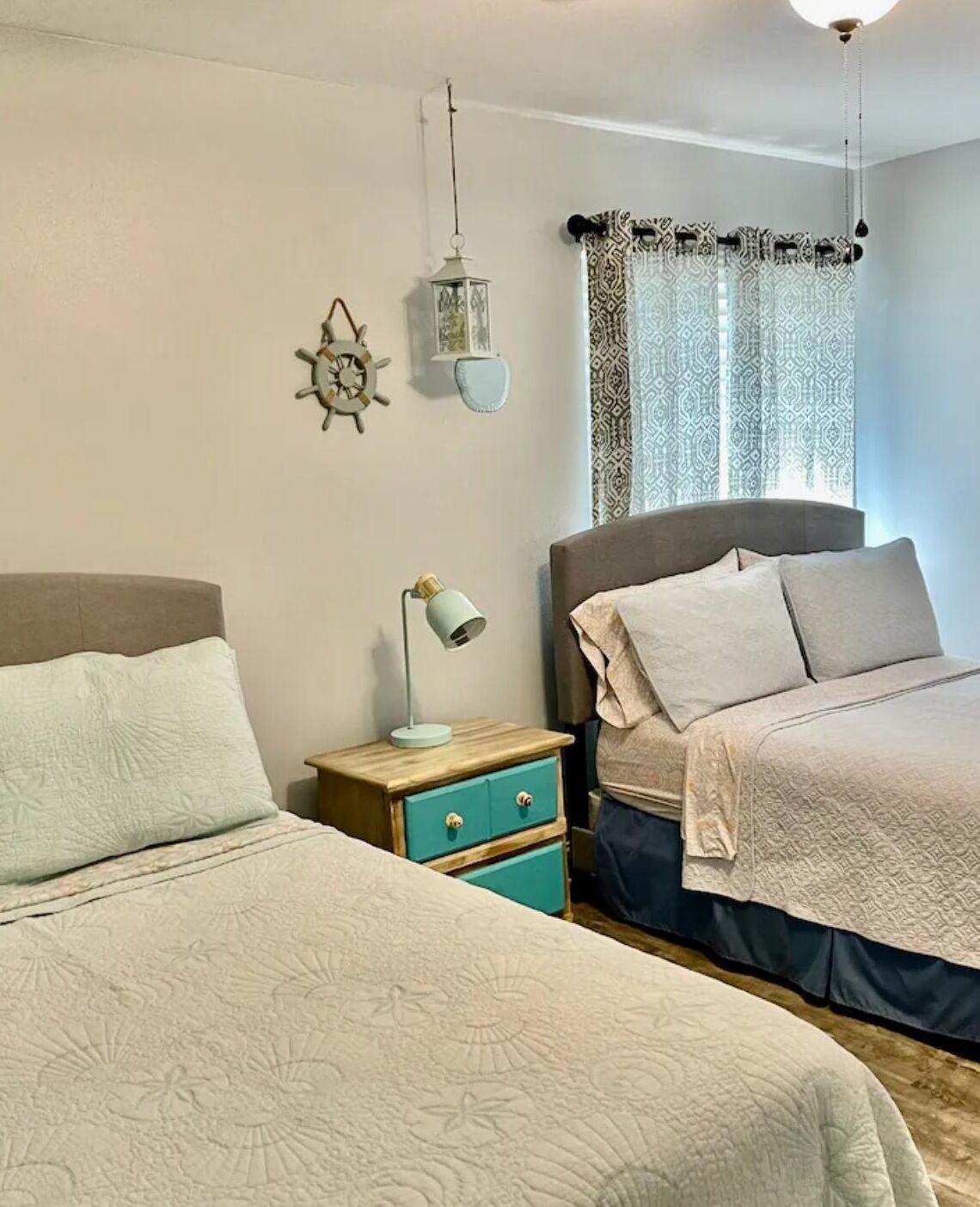1 habitación, tabla de planchar con plancha, wifi gratis y ropa de cama 