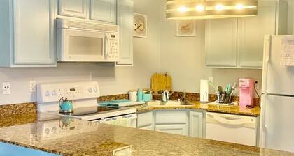 Cozy 1-bedroom condo in gorgeous Biloxi with fitness room, WiFi