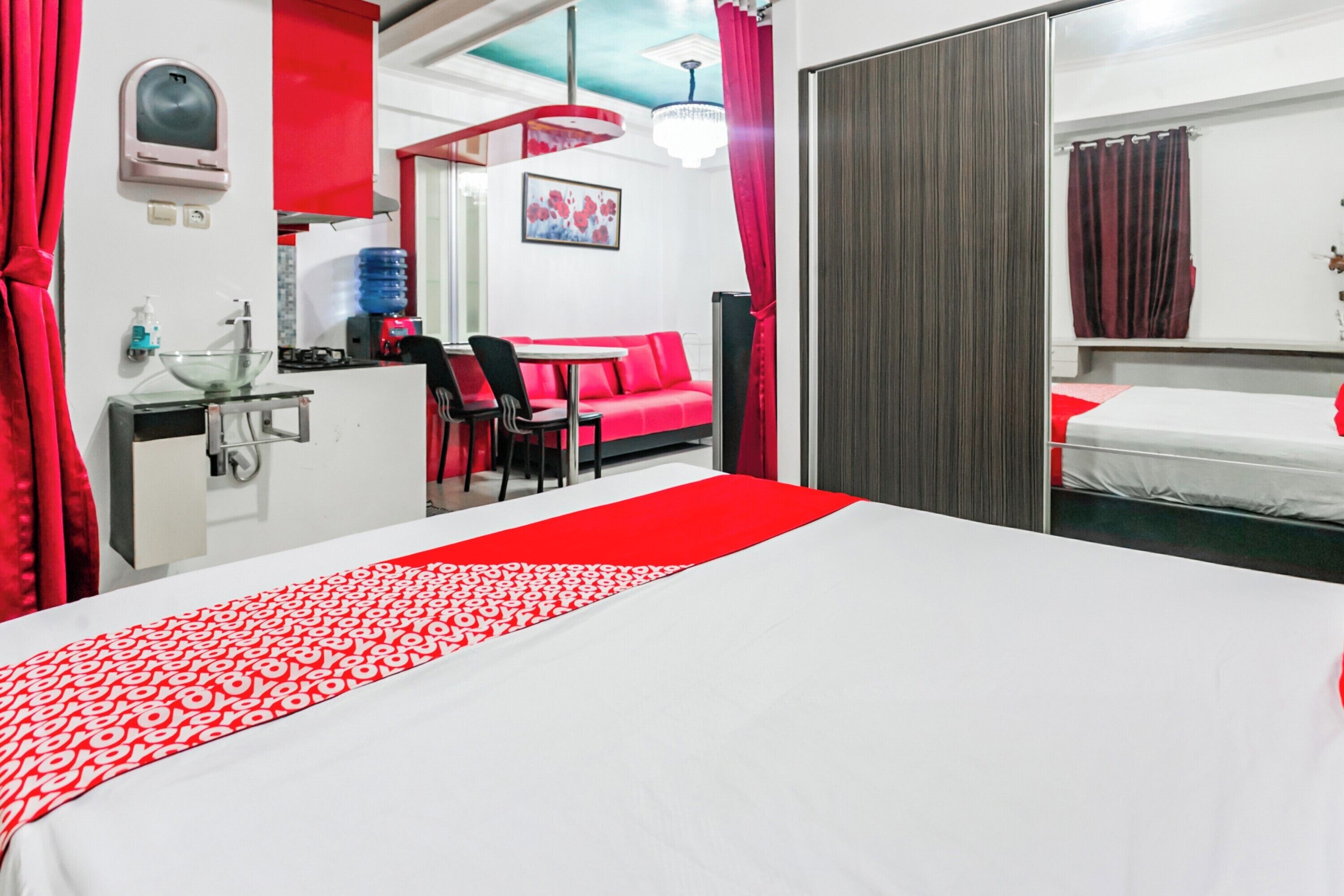 Free WiFi, bed sheets