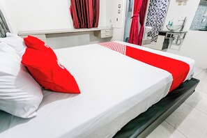 Deluxe Double Room | Free WiFi, bed sheets - Hotel O Mp Room (Depok)