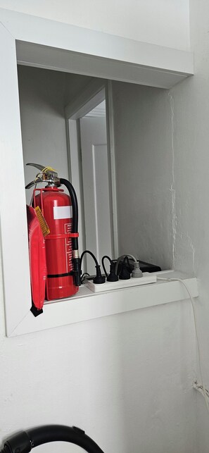 Interior - Comfortable and Modest Studio in art deco building (Potts Point)