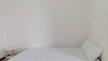WiFi (free), bed sheets