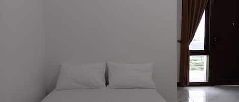 Standard Double Room | Free WiFi, bed sheets