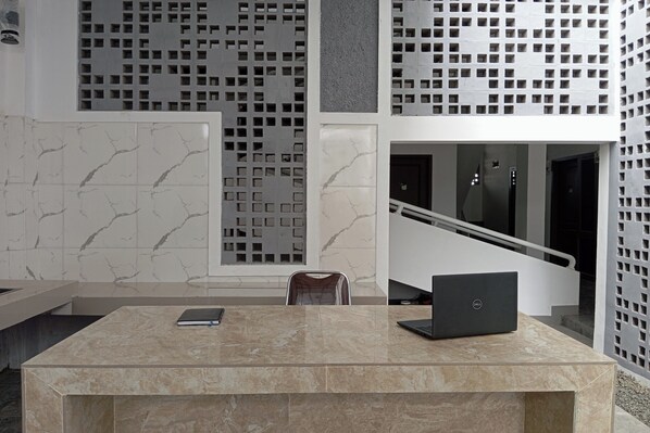 Reception - OYO 94070 The Cozzy Exclusive Syariah (Bandar Lampung)